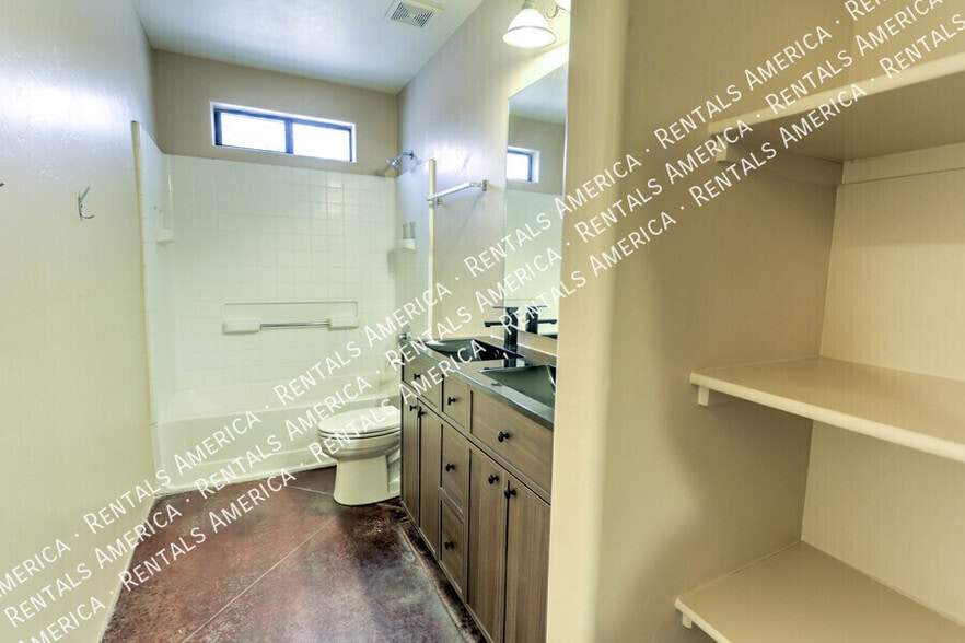 Building Photo - 441 E Geronimo Bluff Loop