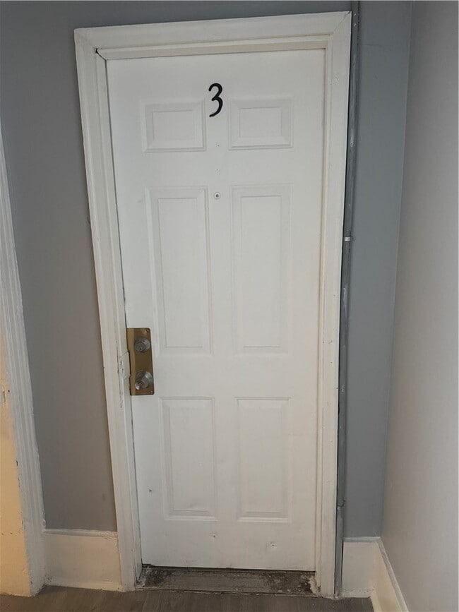 Building Photo - 751 Dewey Ave