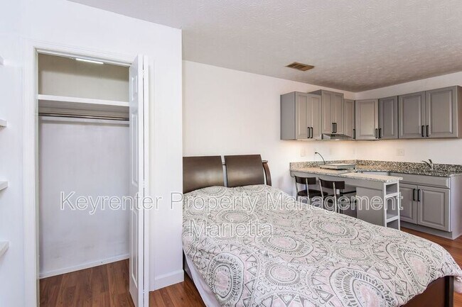 Building Photo - 1312 Brandl Dr SW