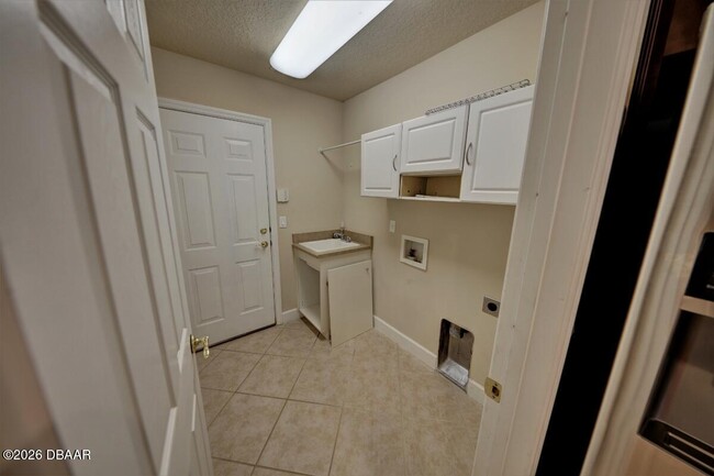 Building Photo - 1207 Hampstead Ln