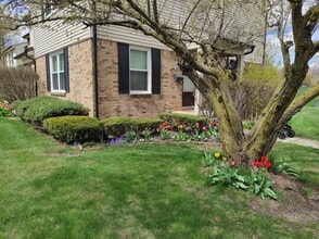 Building Photo - 3486 Burbank Dr