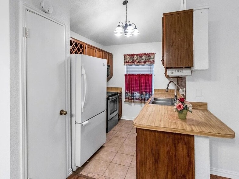 Building Photo - 4118 Cochise Dr