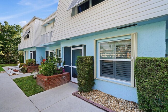 Building Photo - 842 SE 19th Ave