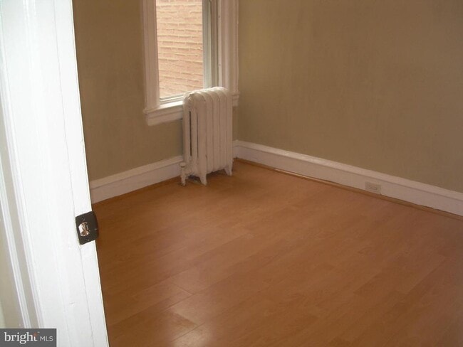 Building Photo - 996 Anchor St