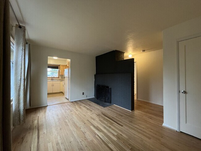 Building Photo - Cozy Portland Gem with Bright, Open Living...