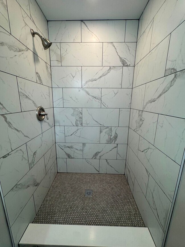 Building Photo - No HOA. Oversized 3/2 Home. NEW PHOTOS COMING SOON