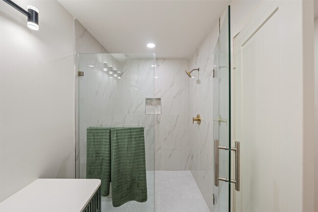 Building Photo - 9323 Portal Dr