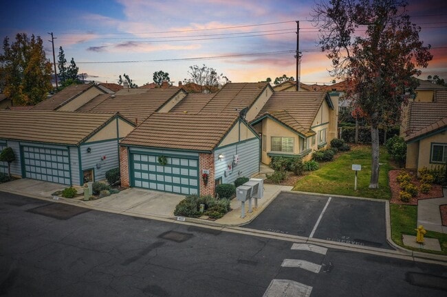 Primary Photo - 2 BR Townhome in Escondido w/ 2 car garage