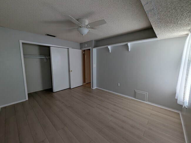 Building Photo - 4418 Parrot Ave