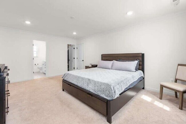 Building Photo - Charming 4-Bed Oasis with 2.5 Baths on Wil...
