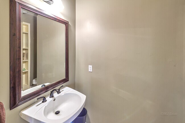 Building Photo - 23002 Cherrington Ct