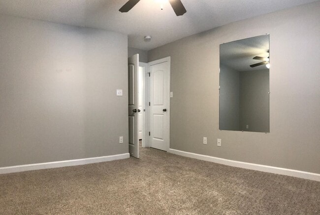 Building Photo - Super Sweet on Streamwood