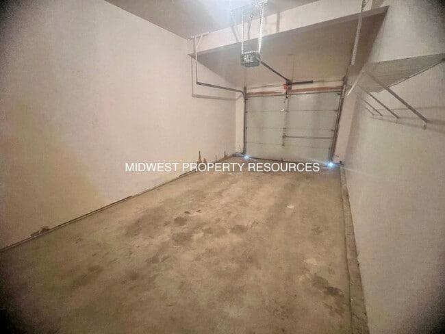 Building Photo - Highly Desired 3 Bd End Unit For Lease
