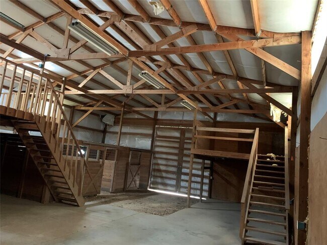 Building Photo - 2013 Mayfield Dr