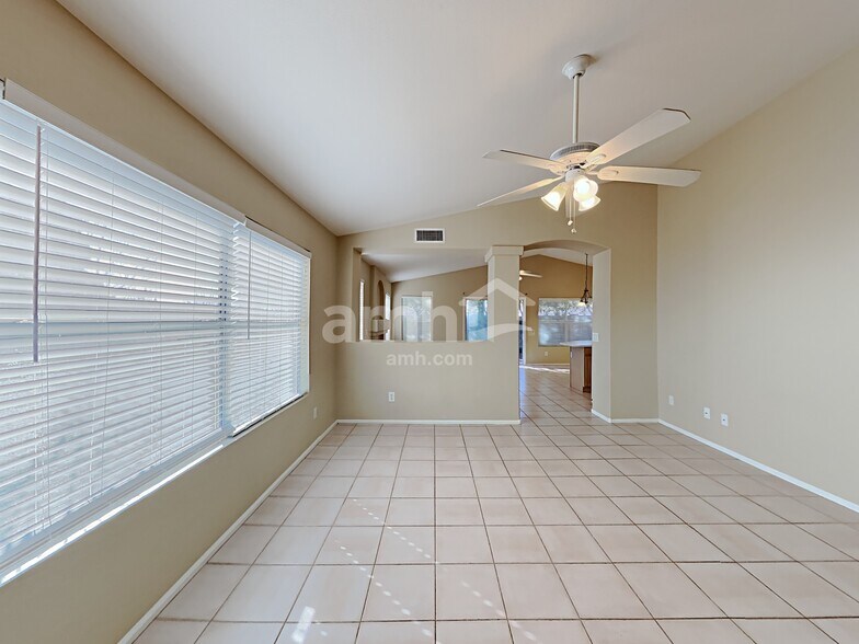 Building Photo - 15681 W Magnolia St