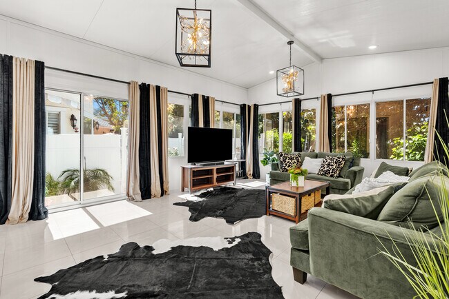 Building Photo - 17812 Parthenia St