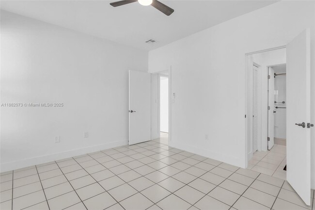 Building Photo - 9131 Fontainebleau Blvd