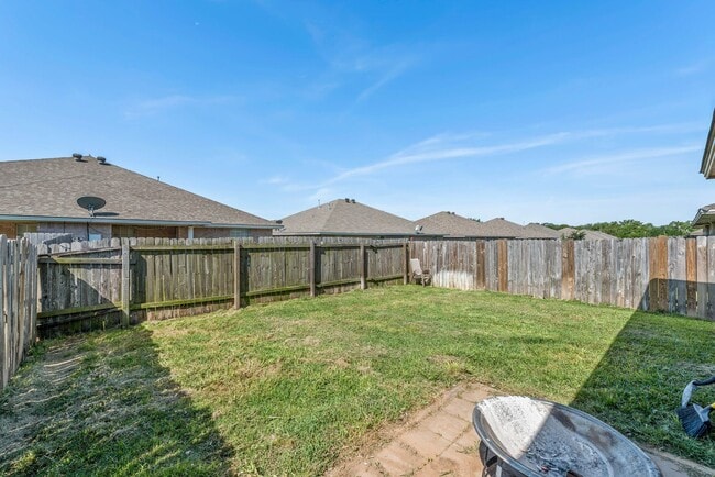 Building Photo - PRE-LEASE August 2026!! Great Location for...