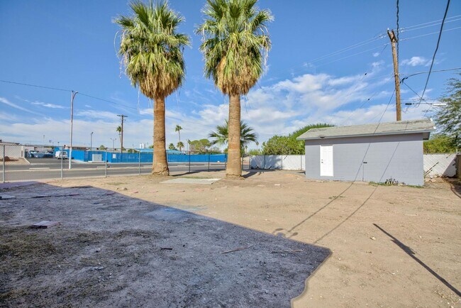 Building Photo - Spacious 4 bedroom, 2 bathroom home located in North Las Vegas