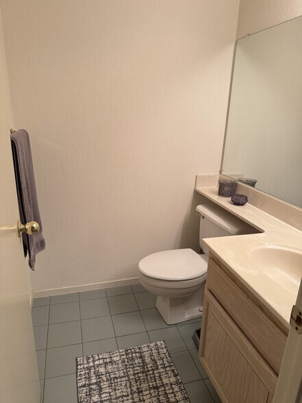 Downstairs guest bathroom - 186 Pelican Ln