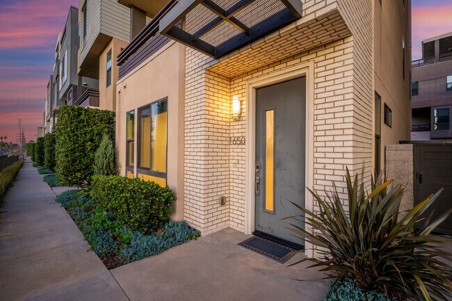 Building Photo - 1650 Pomona Ave