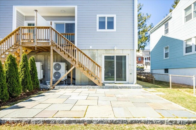 Building Photo - 91 Rockwell St