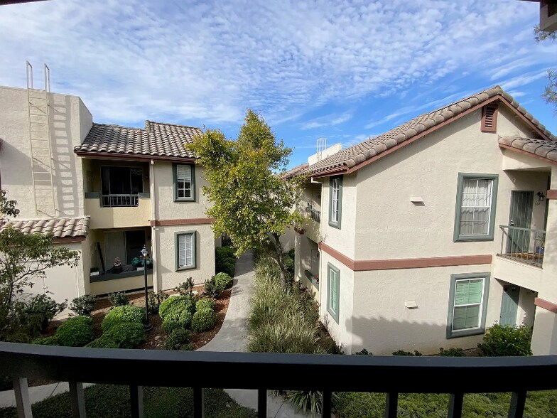 Building Photo - 10884 Sabre Hill Dr