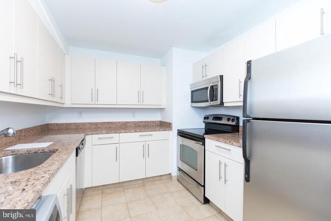 Building Photo - 219 S 18th St