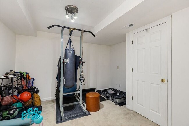 Building Photo - 11814 Gardenia Dr