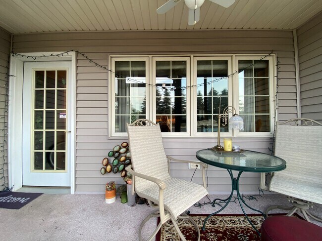 Building Photo - 281 Oconomowoc Pkwy