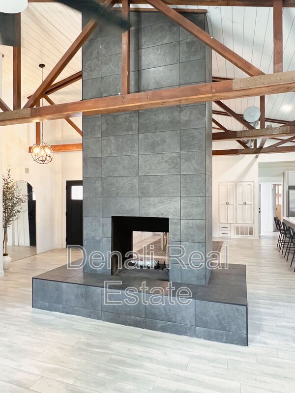 Building Photo - 1759 N Spring Cir