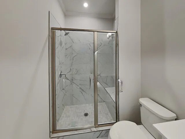 En suite Full Bathroom - 2643 Creekside Dr NW