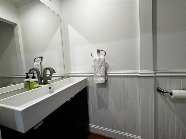 Building Photo - 1495 Spalding Dr