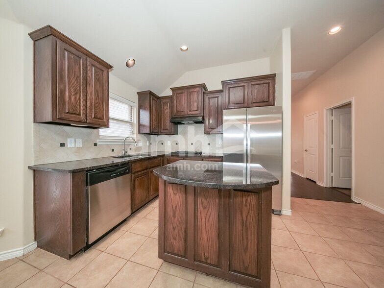 Building Photo - 16304 Fair Winds Way