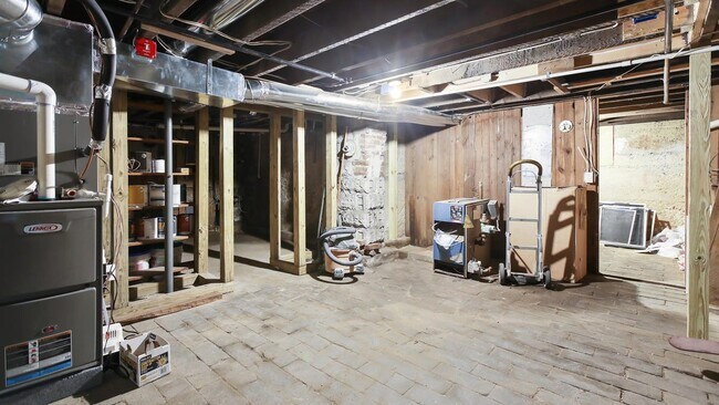 Building Photo - 1715 White St