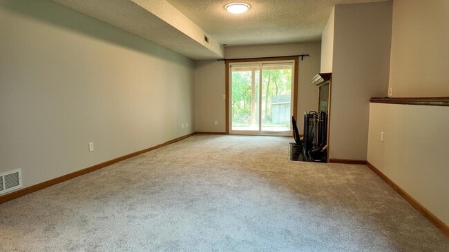 Building Photo - 15229 Buchanan Ct