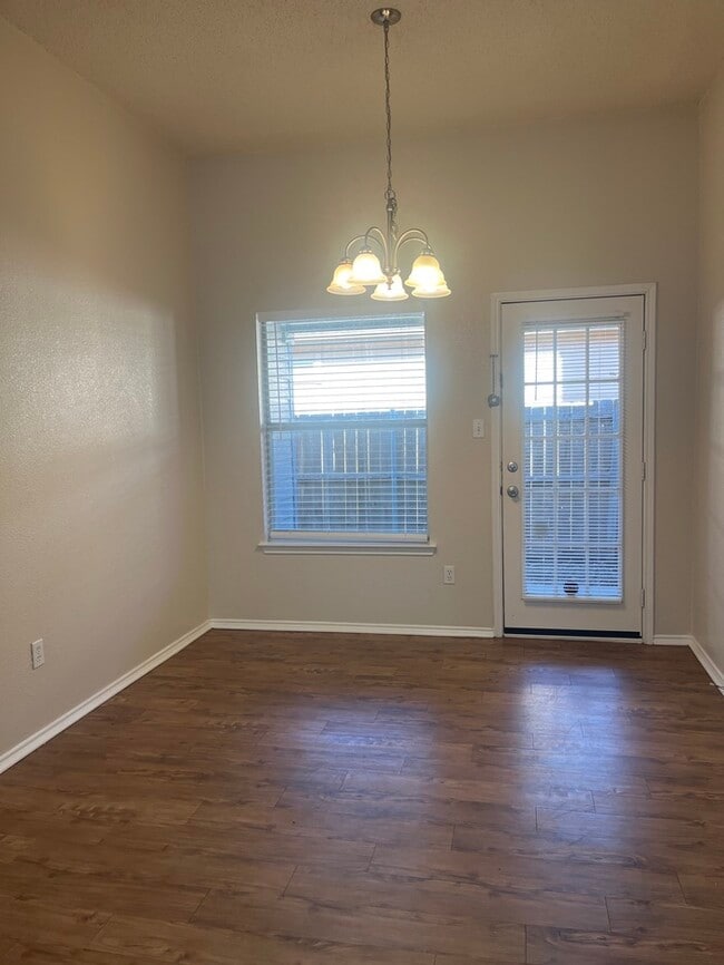 Building Photo - 3/2/2 Burleson ISD! fresh paint, New carpet ! 2 dining rooms, easy access to fort worth & 35