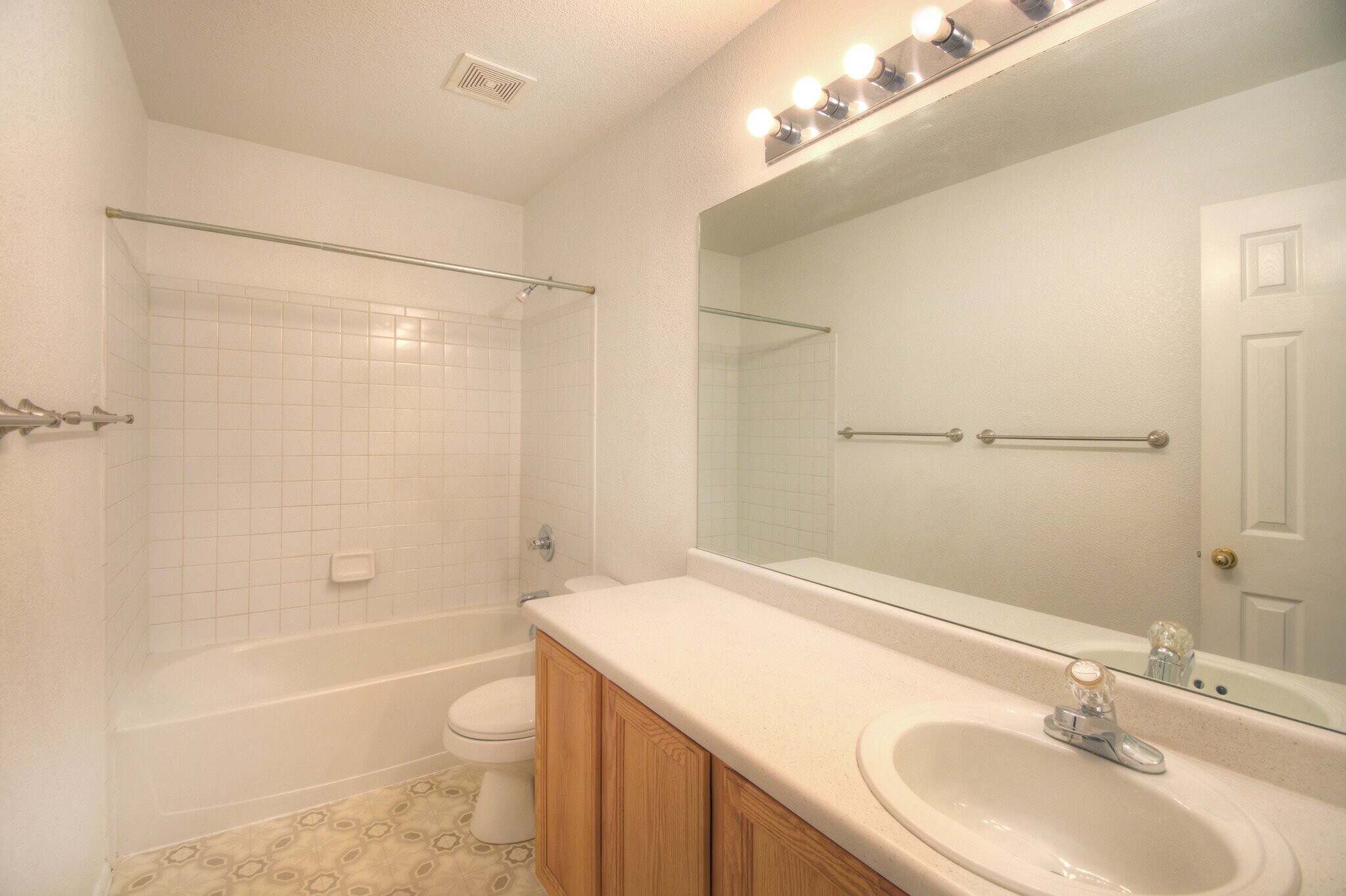 Building Photo - 2024 Hibbard Ln