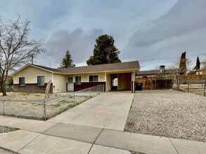 Building Photo - Pet Friendly Home in Washington with Large Fenced Yard