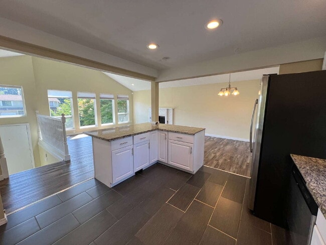 Building Photo - 5 Bedroom Home in Cul-de-sac AVAILABLE NOW!