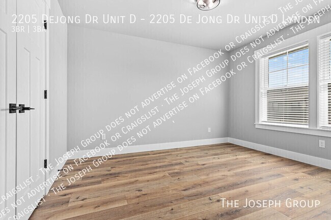 Building Photo - 2205 DeJong Dr
