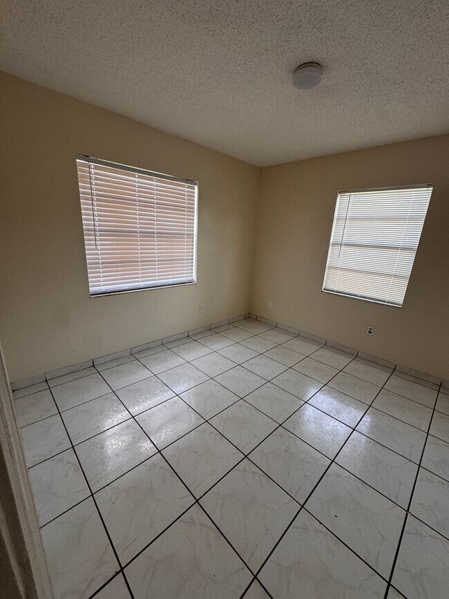 Building Photo - BUENAVENTURA LAKES - 2 BEDROOM, 2 BATHROOM HOUSE