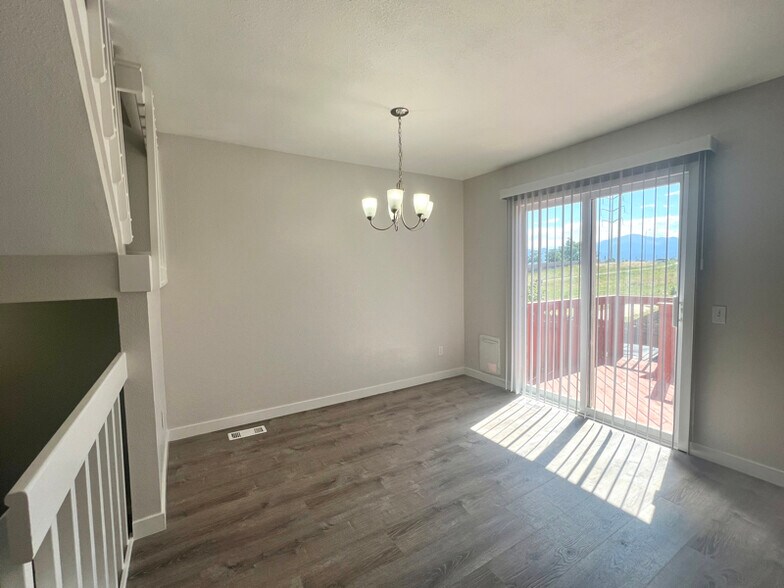 Building Photo - 3903 Smoke Tree Dr