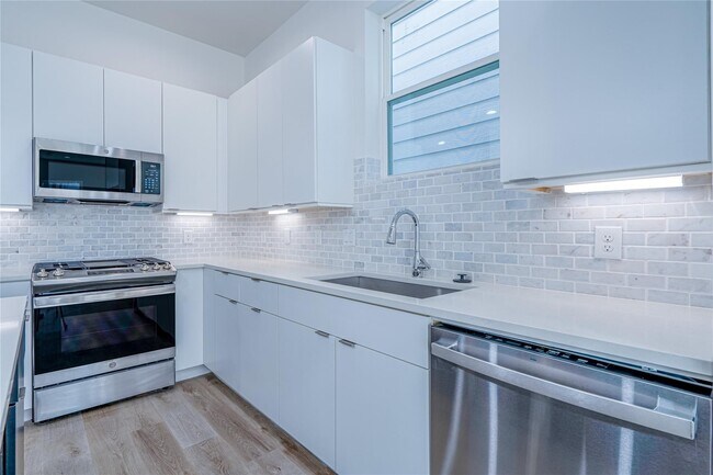 Building Photo - 5402 Margarita St