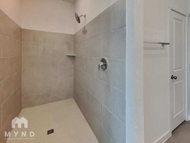 Building Photo - 10554 Ysasmendi Rdg