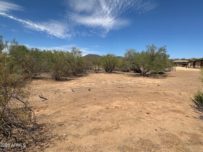 Building Photo - 1328 E Maddock Rd