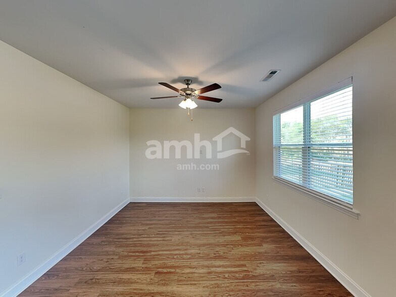 Building Photo - 4005 Birchfield Pl