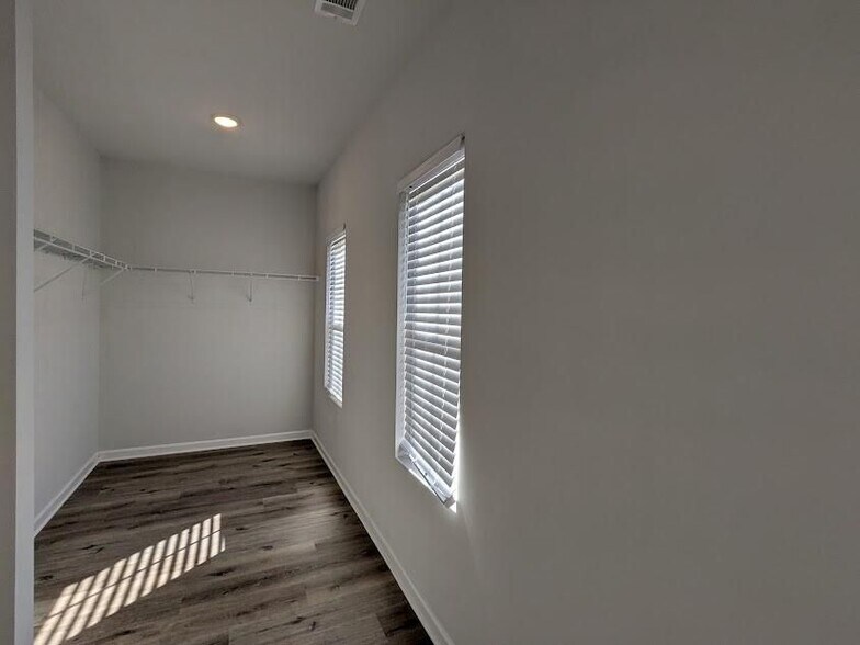 Building Photo - 2034 Britt Dr