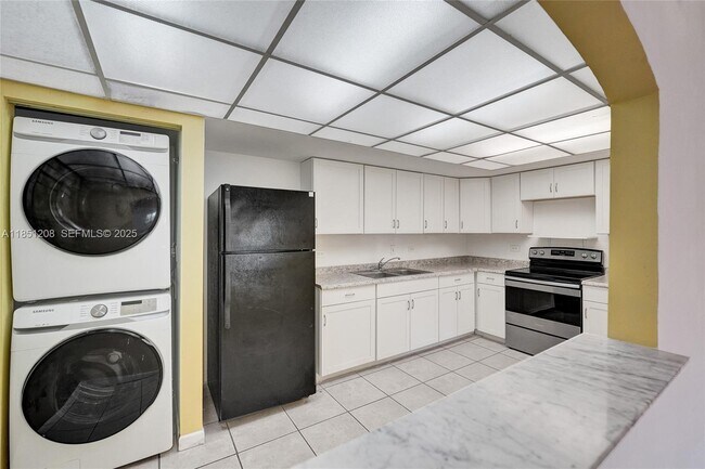 Building Photo - 1201 S Ocean Dr