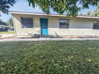 Building Photo - 2901 Bay View Dr